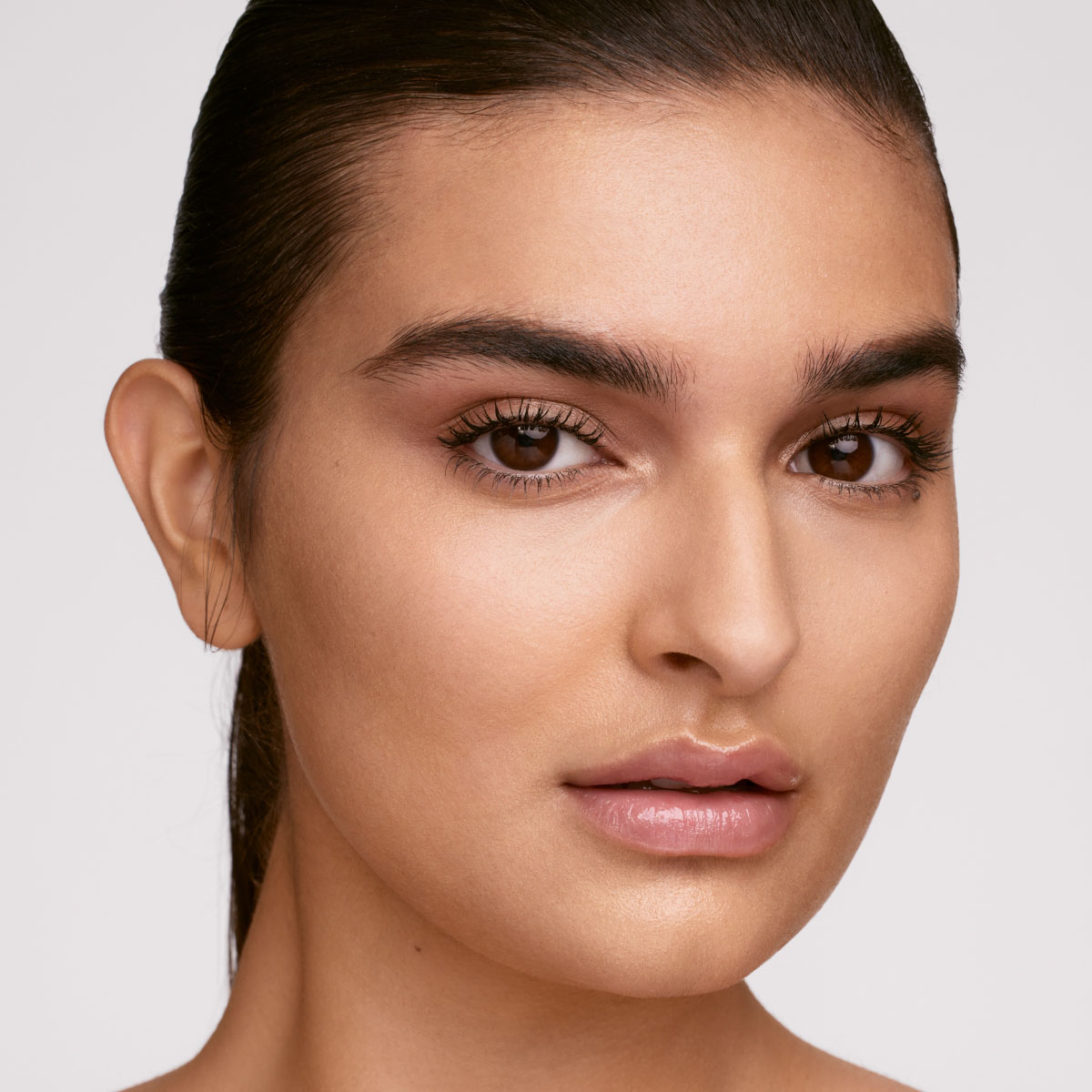 SOFT'LIT NATURALLY LUMINOUS LONGWEAR FOUNDATION (BASE DE MAQUILLAJE PARA ROSTRO)